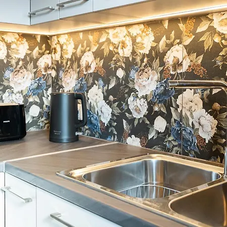 Blackbird Spacious 2bd Close To The