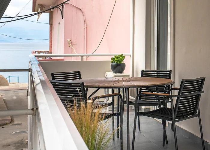 Blackbird Seaside Apartment Апартаменты *